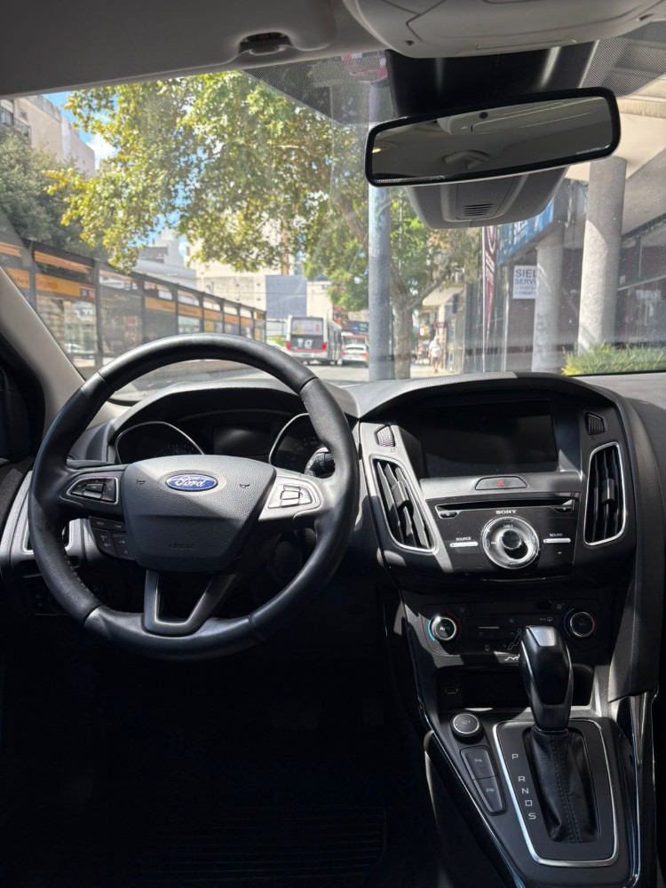 Ford Focus III Titanium sedan — foto 7